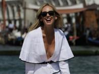 Chiara Ferragni elegancko w białej sukience w Wenecji